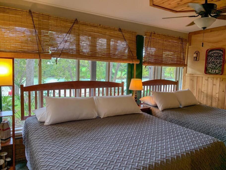 The River Haven - Sleeps 32 - On Guadalupe River Seguin Buitenkant foto