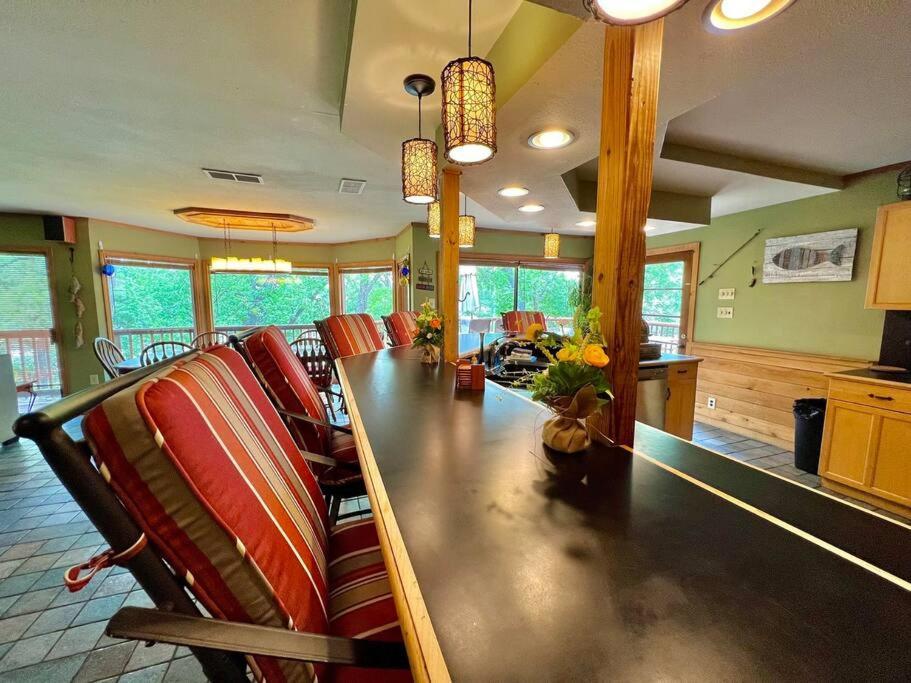The River Haven - Sleeps 32 - On Guadalupe River Seguin Buitenkant foto