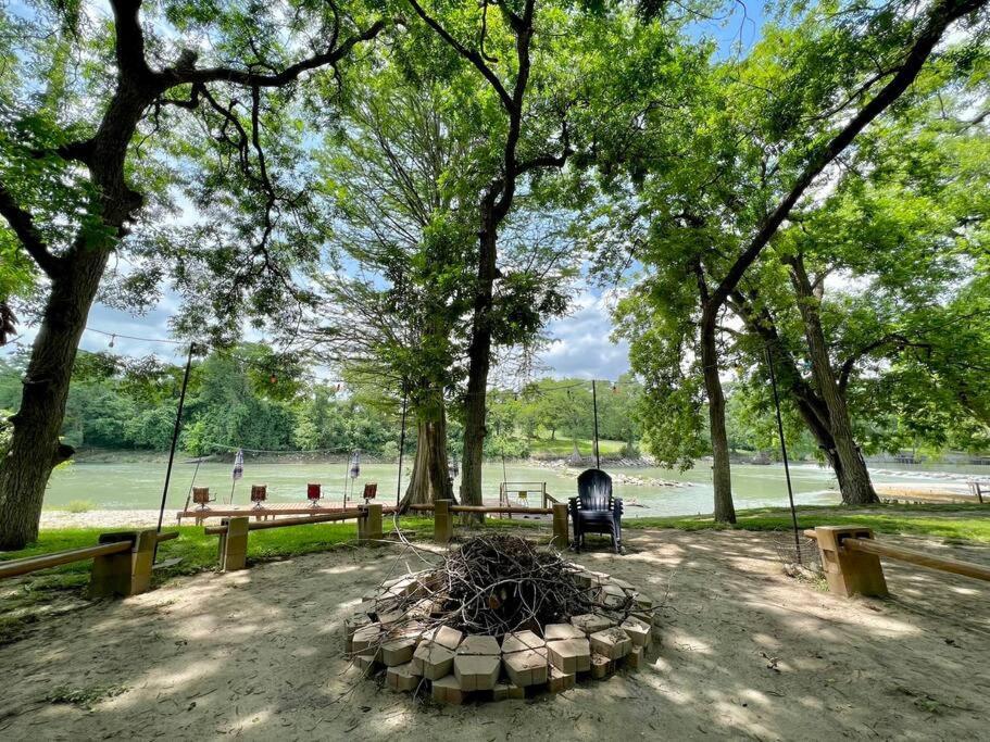 The River Haven - Sleeps 32 - On Guadalupe River Seguin Buitenkant foto