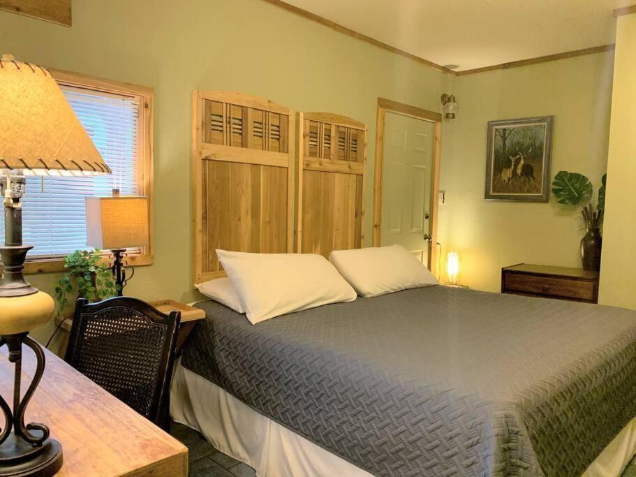 The River Haven - Sleeps 32 - On Guadalupe River Seguin Buitenkant foto