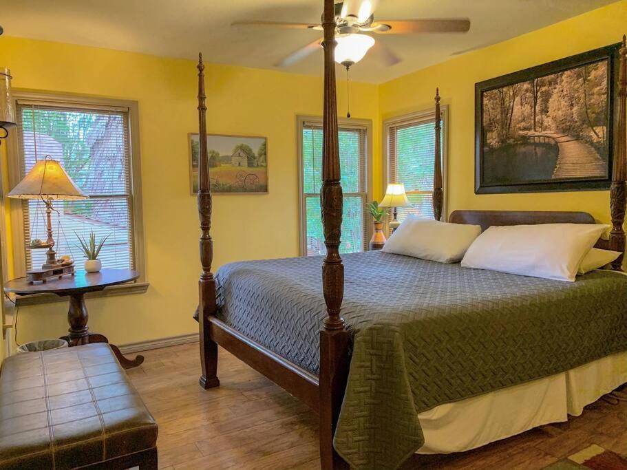 The River Haven - Sleeps 32 - On Guadalupe River Seguin Buitenkant foto