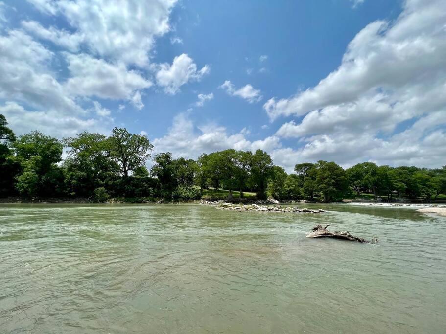 The River Haven - Sleeps 32 - On Guadalupe River Seguin Buitenkant foto