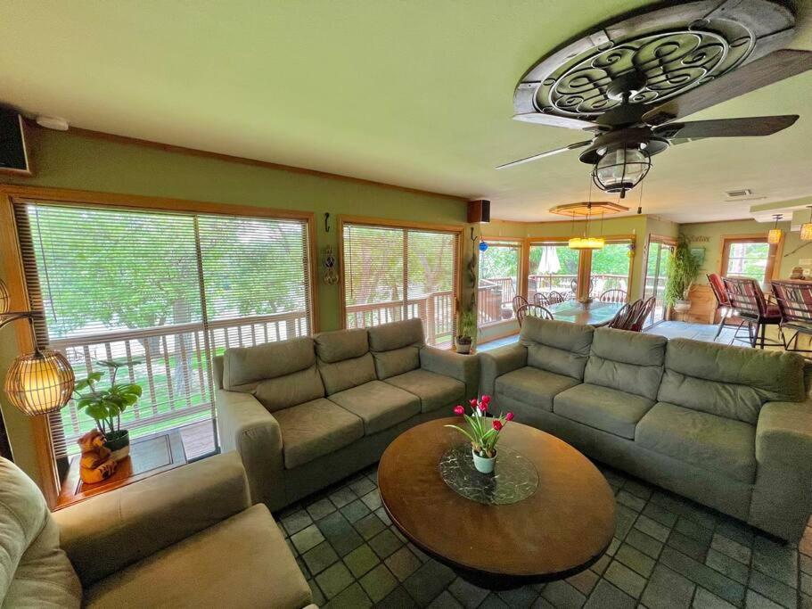 The River Haven - Sleeps 32 - On Guadalupe River Seguin Buitenkant foto