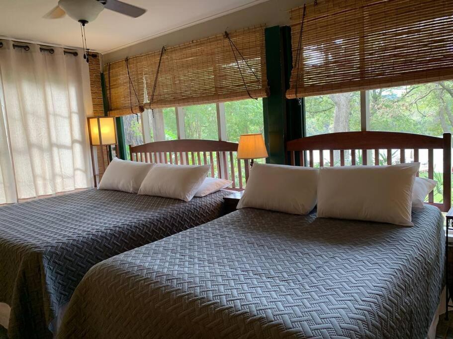 The River Haven - Sleeps 32 - On Guadalupe River Seguin Buitenkant foto