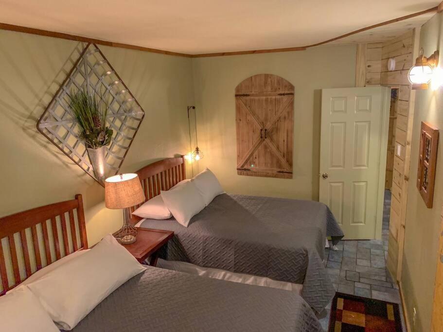 The River Haven - Sleeps 32 - On Guadalupe River Seguin Buitenkant foto