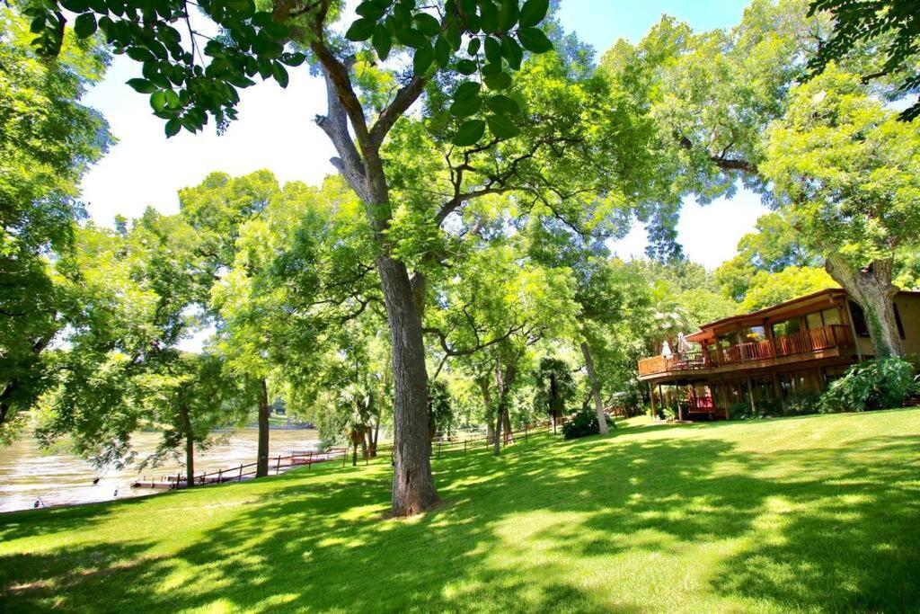 The River Haven - Sleeps 32 - On Guadalupe River Seguin Buitenkant foto