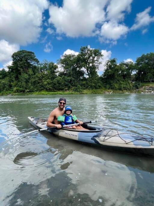 The River Haven - Sleeps 32 - On Guadalupe River Seguin Buitenkant foto