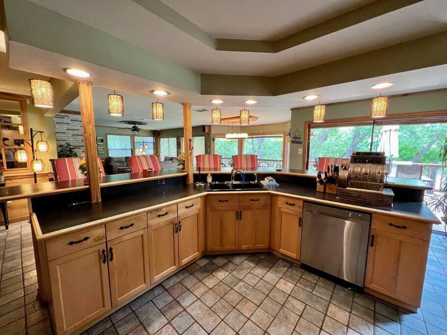 The River Haven - Sleeps 32 - On Guadalupe River Seguin Buitenkant foto