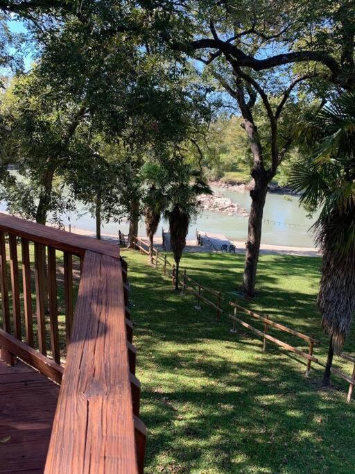 The River Haven - Sleeps 32 - On Guadalupe River Seguin Buitenkant foto