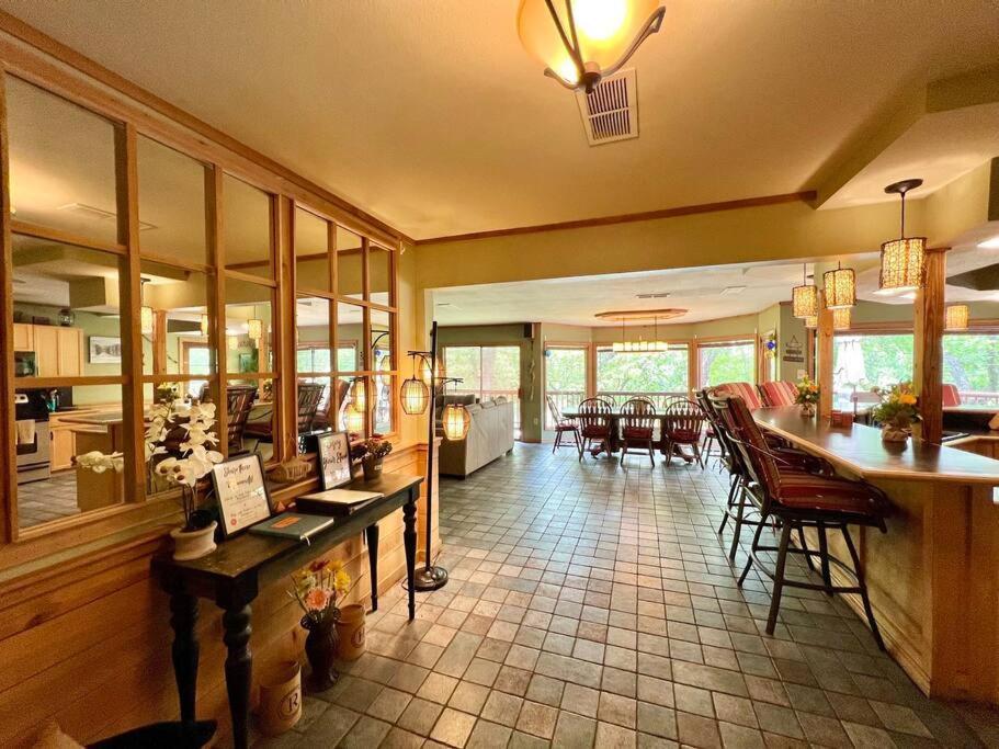 The River Haven - Sleeps 32 - On Guadalupe River Seguin Buitenkant foto