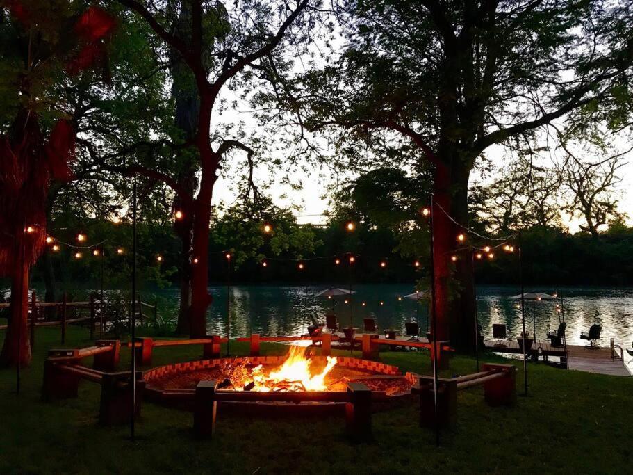 The River Haven - Sleeps 32 - On Guadalupe River Seguin Buitenkant foto